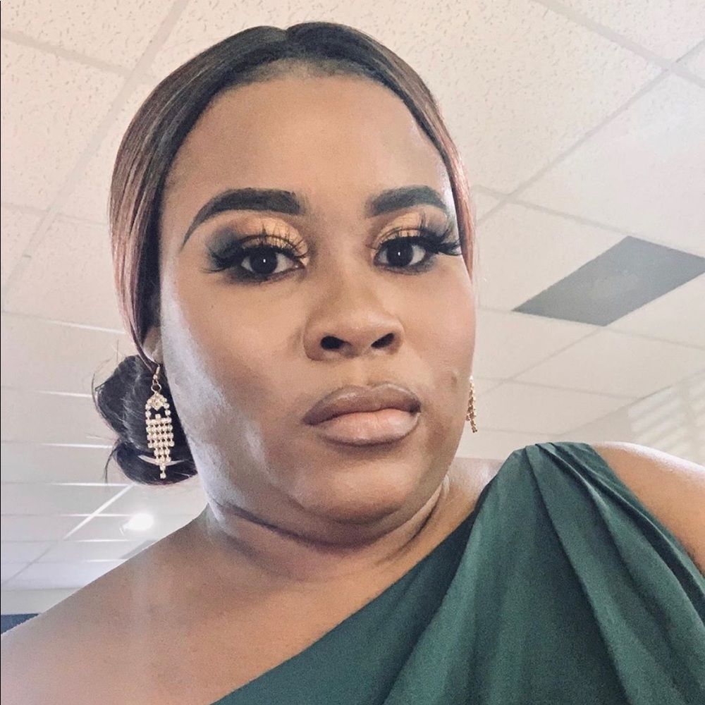 Meet your Posher, Courtney n